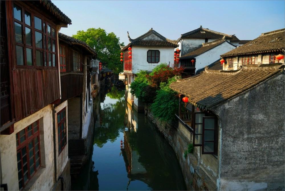 她未婚生育三子，被嘲豪门弃妇，如今身价过亿、口碑逆袭？